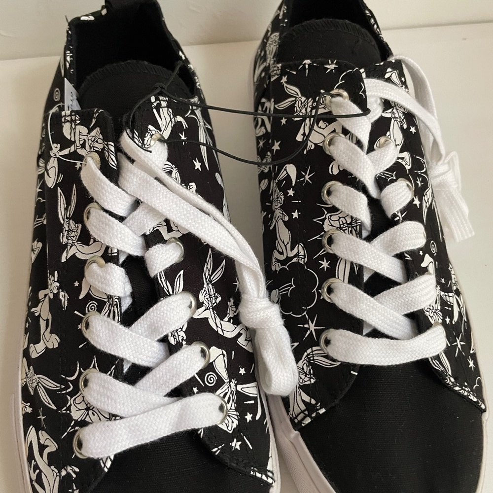 Looney Tunes Bugs Bunny Womens 11.5 Canvas Sneaker Low Cut Fun Cartoons Bold - Picture 4 of 13